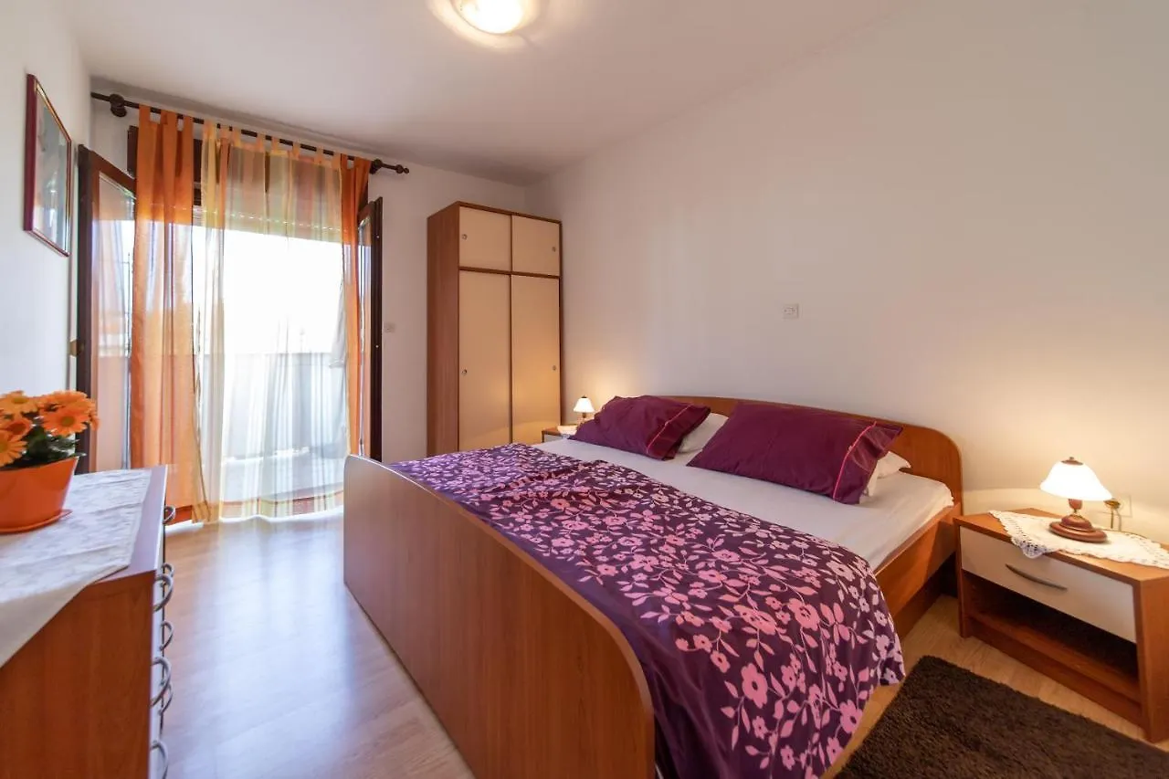 Apartmani Centar Palit 0*,