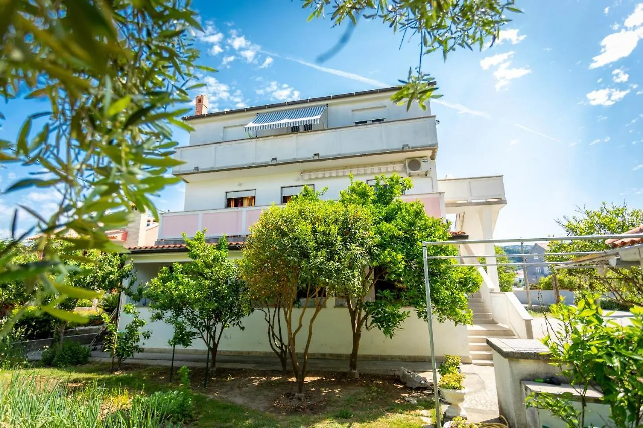 Apartmani Centar Palit شقة